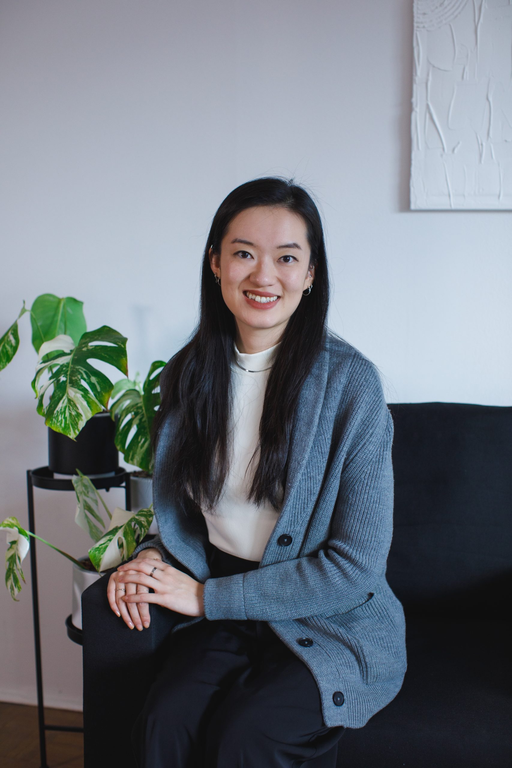 Charlene Zhen, LMSW, psychodynamic therapist specializing in people-pleasing and cultural identity